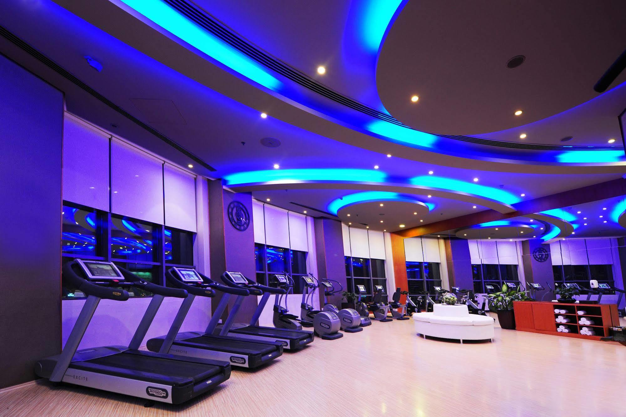 Fraser Suites Seef Bahrain Manama Luaran gambar The gym at the hotel